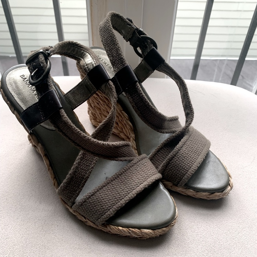 Dark green espadrilles. Size 6.